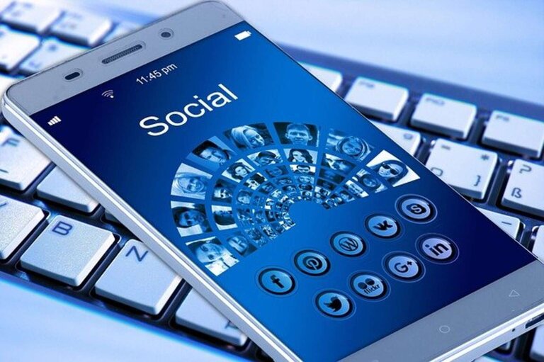 Les réseaux sociaux : la nouvelle influence sur notre consommation ?