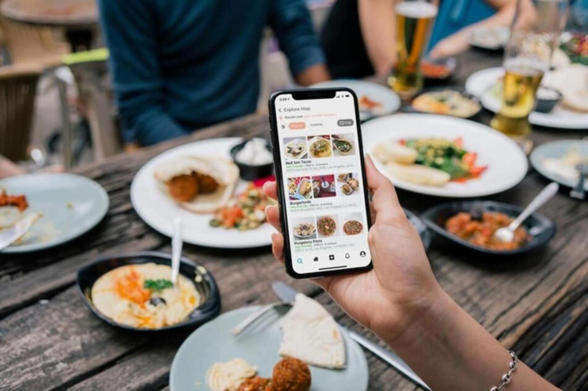 Tiktok : Comment le réseau social peut-il convaincre les restaurateurs ?